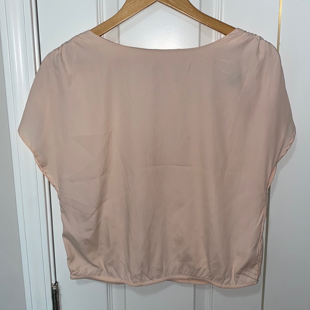 💀H&M Slightly Open Back Crop Top (peach/cream colored)💀